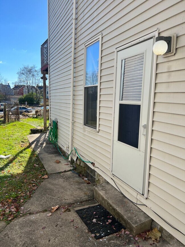 Building Photo - 423 N Hanover St