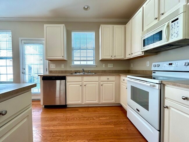 Building Photo - 1121 Drummond Ln