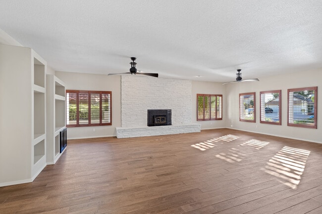 Building Photo - 2882 S Palmer Dr