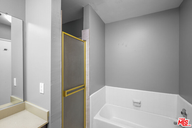 Building Photo - 1122 Peck Dr