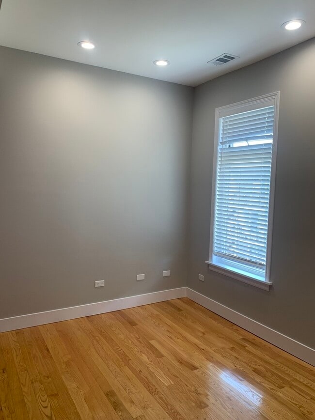 Building Photo - 1303 W Flournoy St