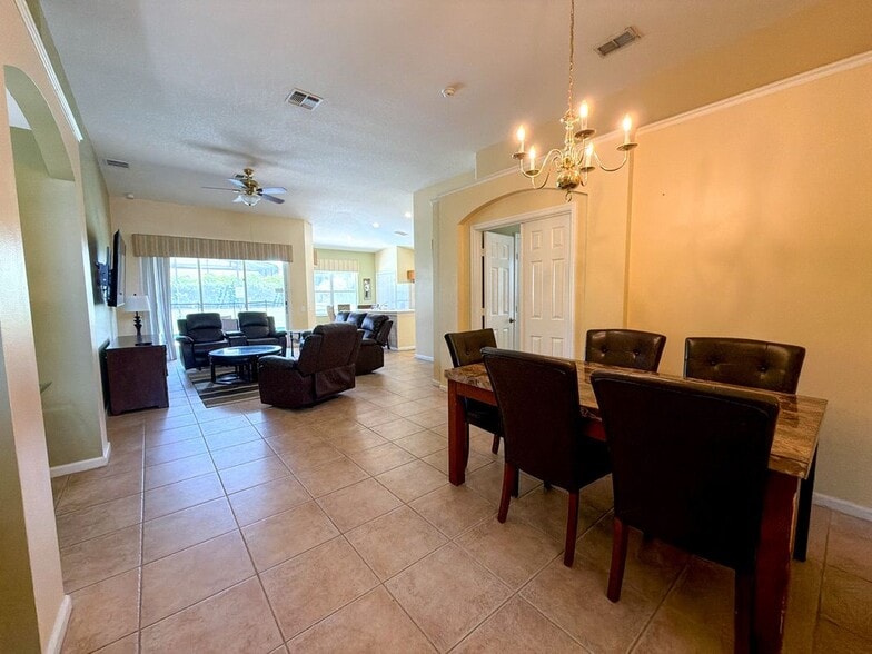 Building Photo - 8127 Fan Palm Way