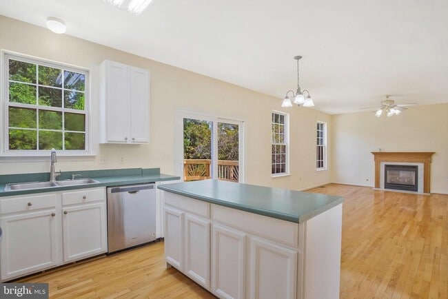 Building Photo - 9112 Granite Ct