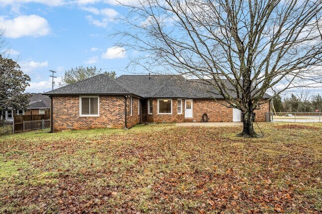 Building Photo - 1015 Brinkley Rd