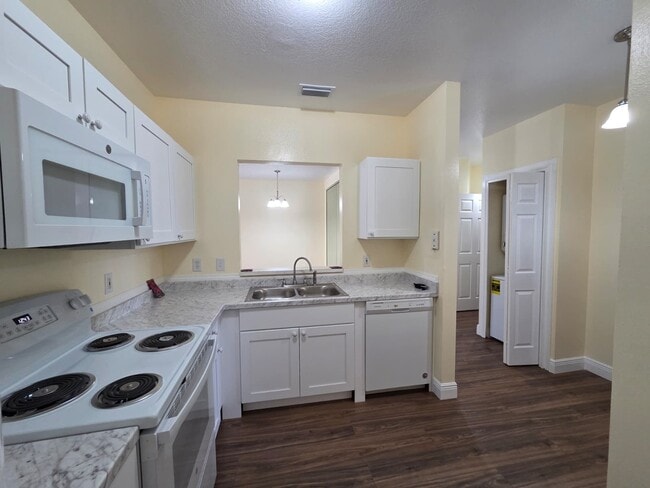 Building Photo - 515 Villa Del Sol Cir