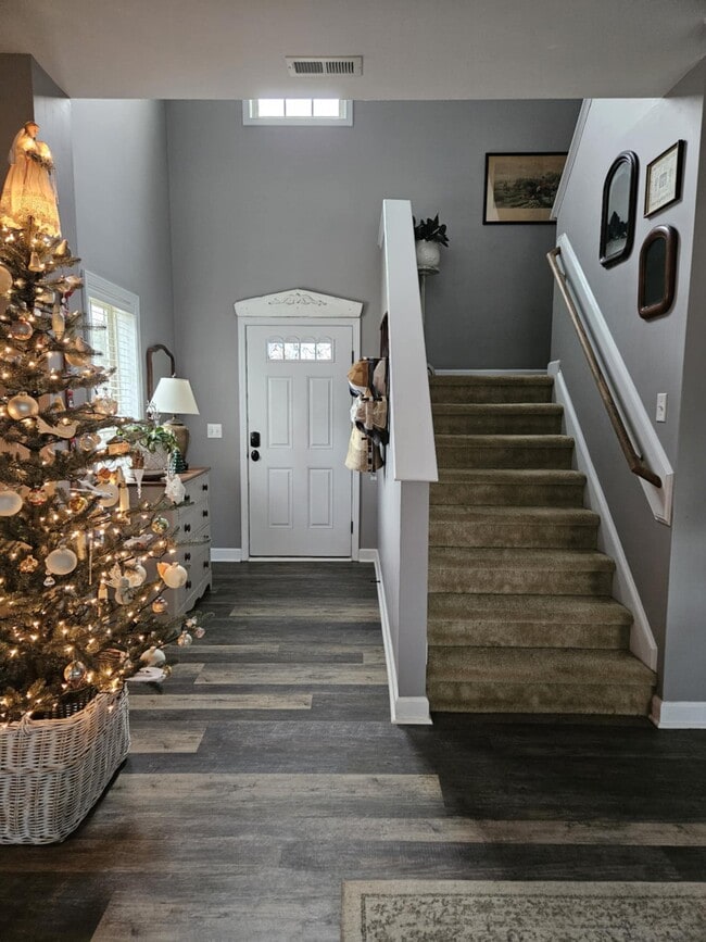 Building Photo - 307 First Post Rd