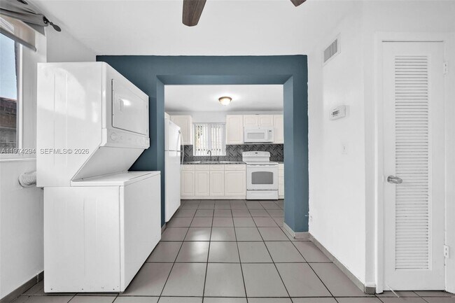 Building Photo - 1853 SW 17th St