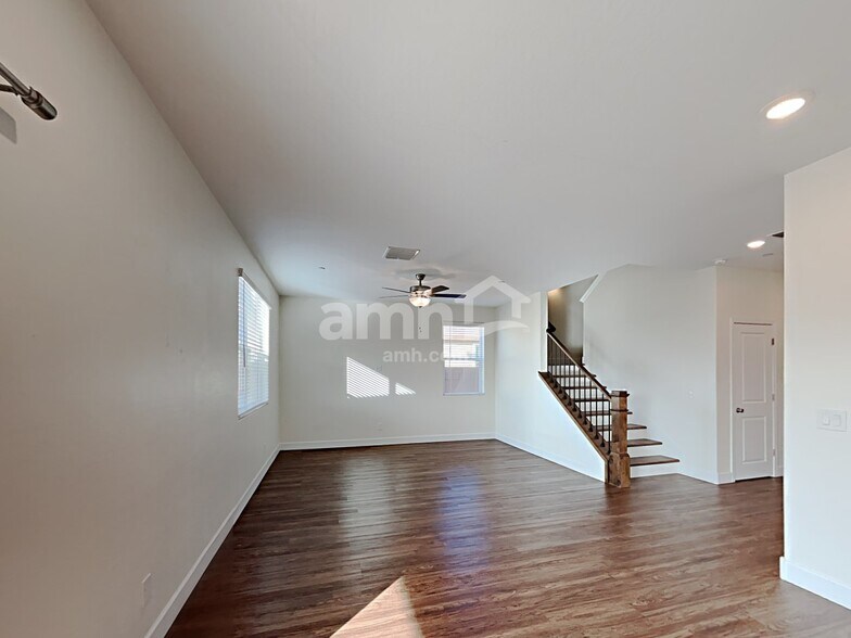 Building Photo - 5919 W Columbine Dr