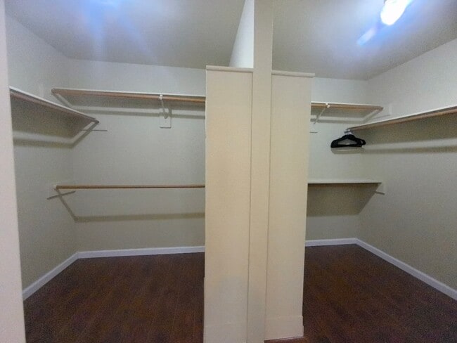 Building Photo - 1916 Lakewinds Dr