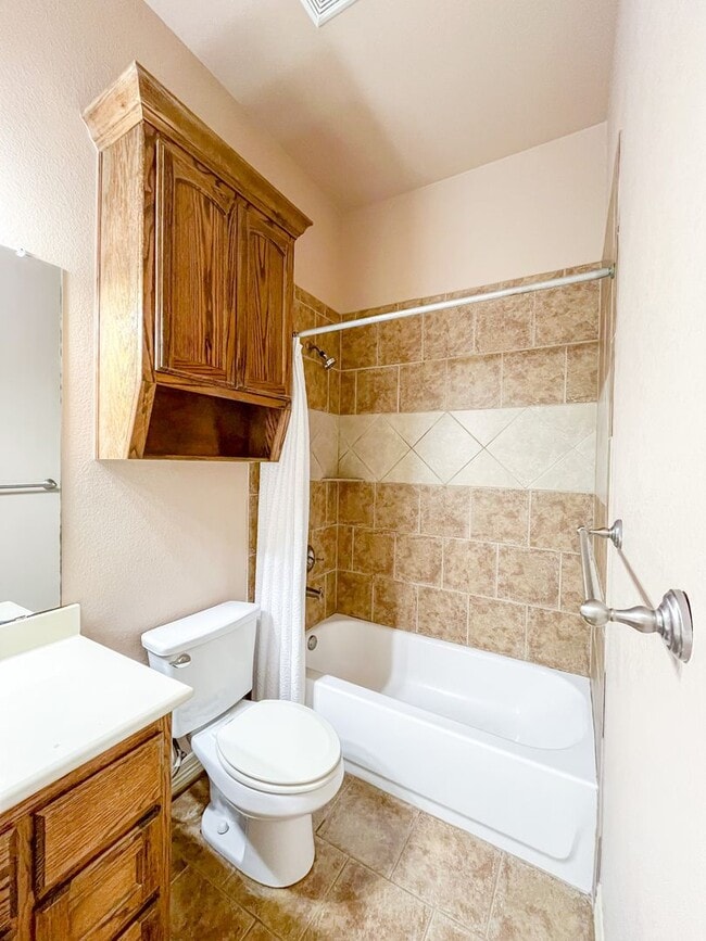 Building Photo - Available NOW This charming 1 story, 3 bedroom, 2 bath house could be your next home! Beautiful c...