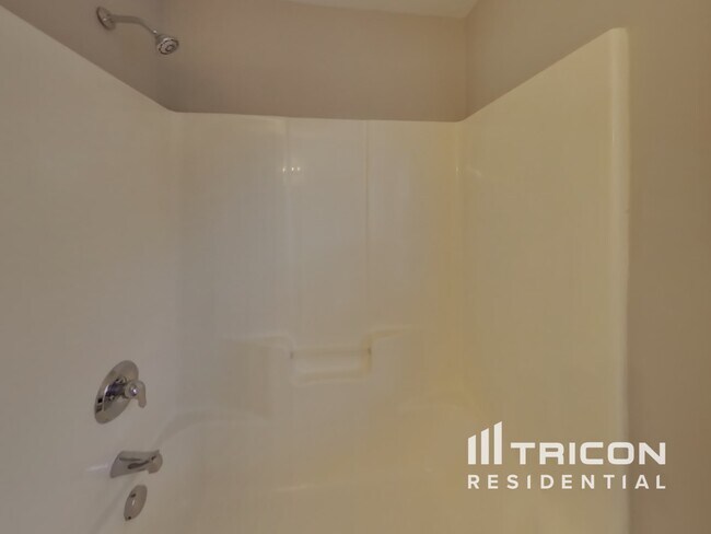 Building Photo - 321 Lingonberry Dr