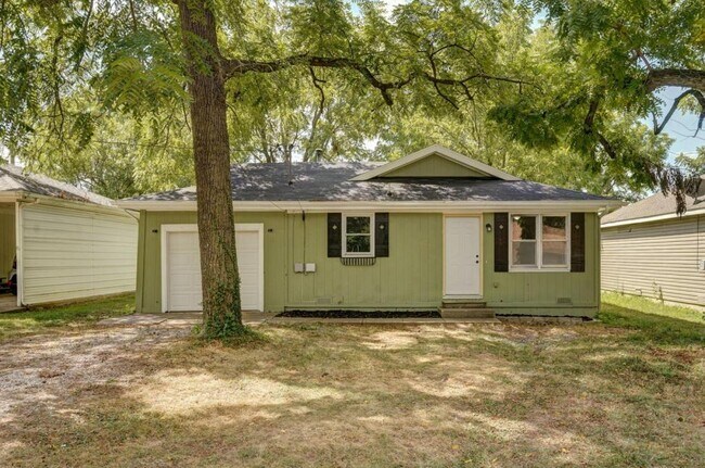 Primary Photo - 2956 W Lynn St