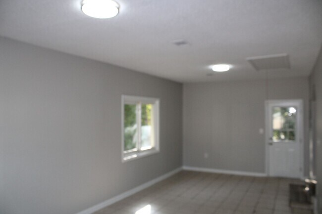 Building Photo - 3 Bedroom 2 Bath W/ Bonus Room In Augusta!