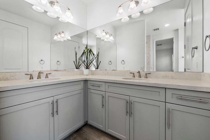 Building Photo - 3030 N 38th St