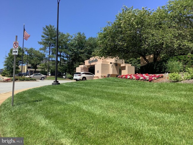 Building Photo - 5901 Mt Eagle Dr