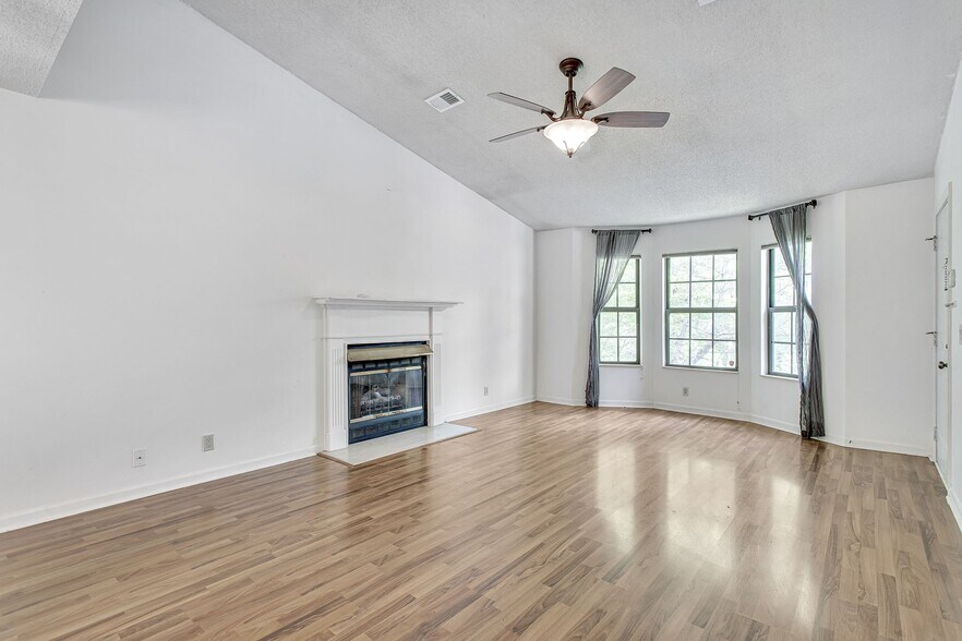 Building Photo - 816 Beazer Ln