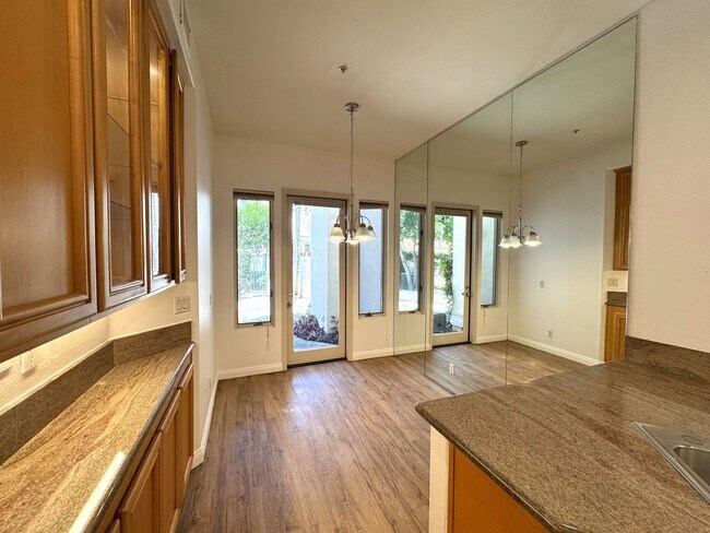 Building Photo - Beautiful 3Bd/2.5Ba Spacious Home in Tustin!