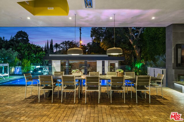 Building Photo - 809 N Rexford Dr