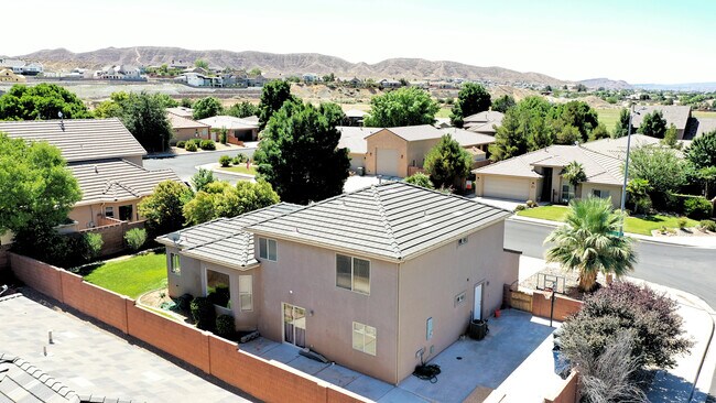 Building Photo - 693 E Castle Stone Dr