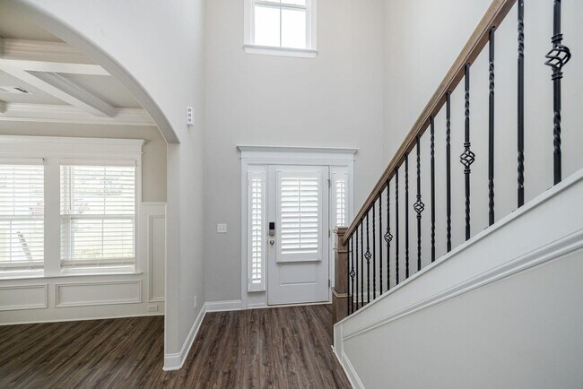 Building Photo - Like New Home in Evans