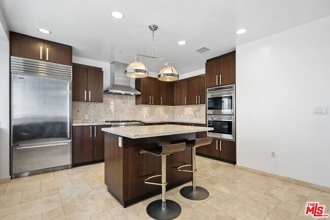 Building Photo - 10800 Wilshire Blvd