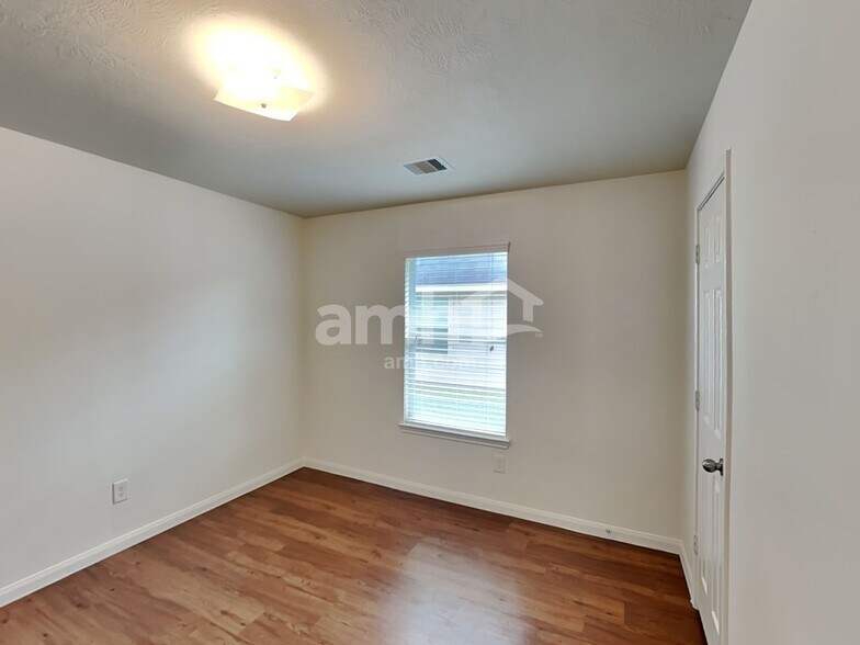 Building Photo - 22334 Queenbury Hills Dr