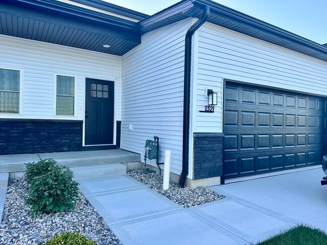 Primary Photo - 1319 Sioux Turn