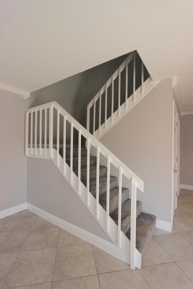 Building Photo - 606 6th Ct