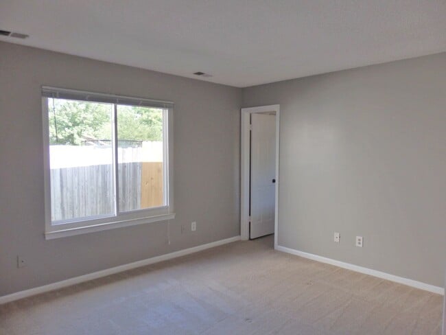 Building Photo - READY 07-15-26! Charming Rock Creek Ranch Home! Community Pool, Tennis Courts, & Playgrounds! Mus...