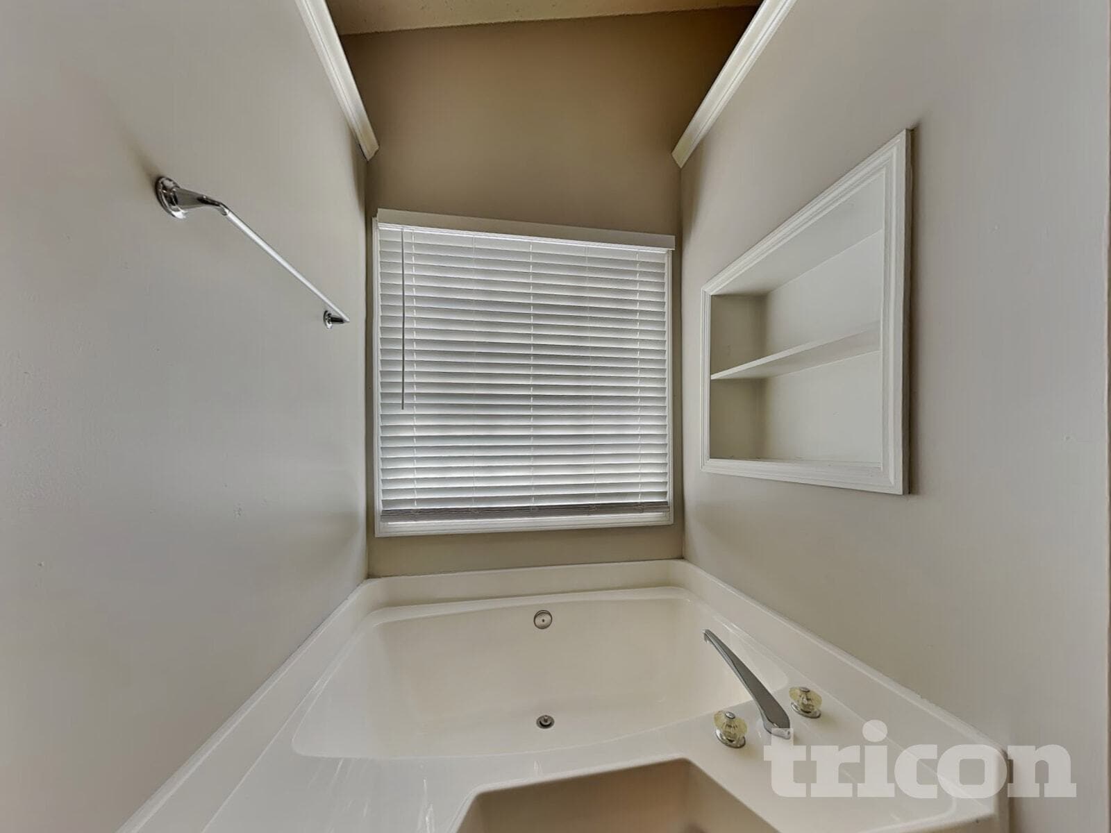 Building Photo - 16 Waterloo Ct