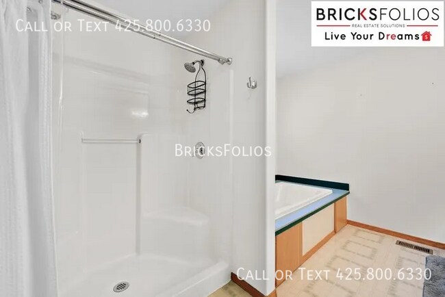 Building Photo - Welcome to Your New Tukwila Haven – Open C...