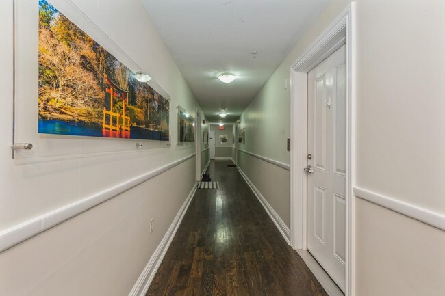 Building Photo - 125 43rd St