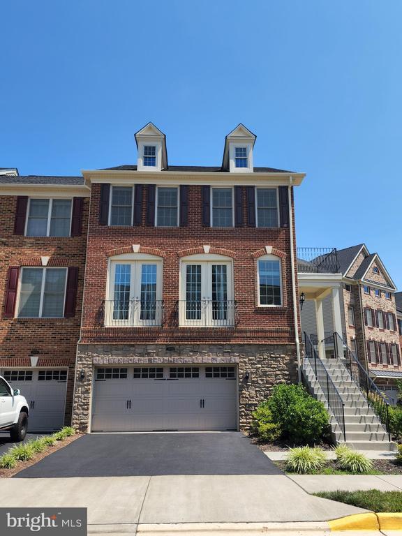 Building Photo - 25020 Cambridge Hl Ter