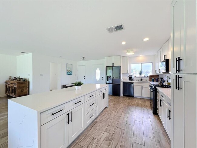Building Photo - 5501 Memorial Dr