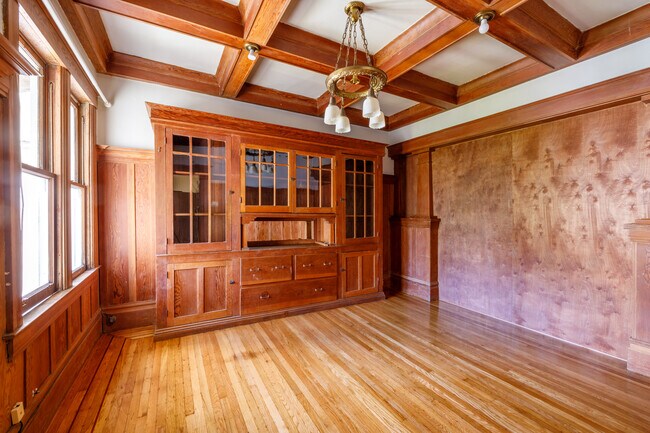 Building Photo - 2840 Bryant St