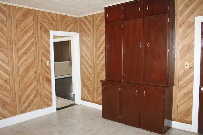 Building Photo - Spacious Single Family Home