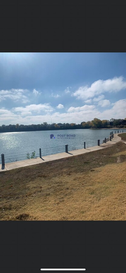 Building Photo - 535 W 27th St S