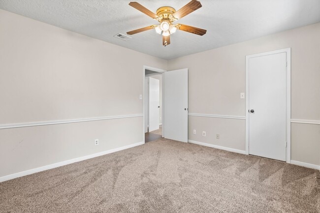 Building Photo - 11715 Park Creek Dr