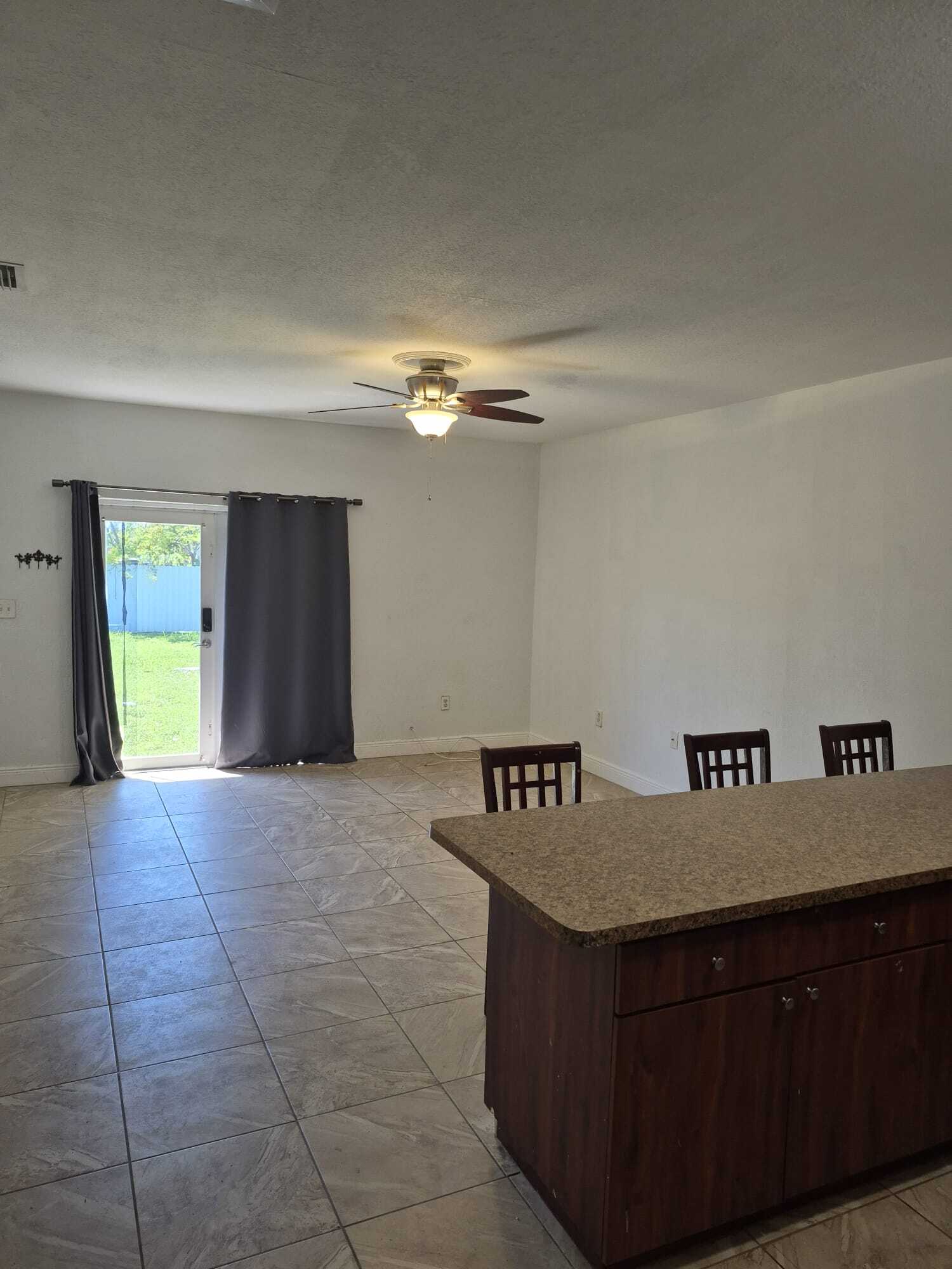 Building Photo - 448 NW 4th Ave