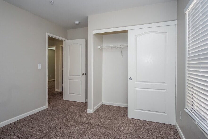 Building Photo - 1082 Paradise Coach Dr