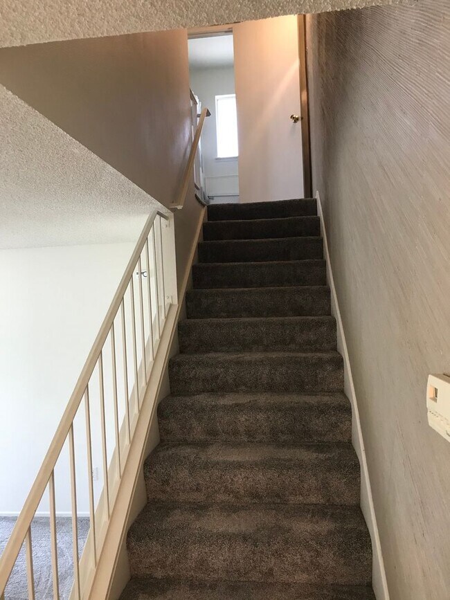 Building Photo - La Canada Townhome Quiet Community 2 Bedroom
