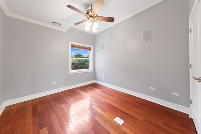 Building Photo - 11053 S Lawndale Ave