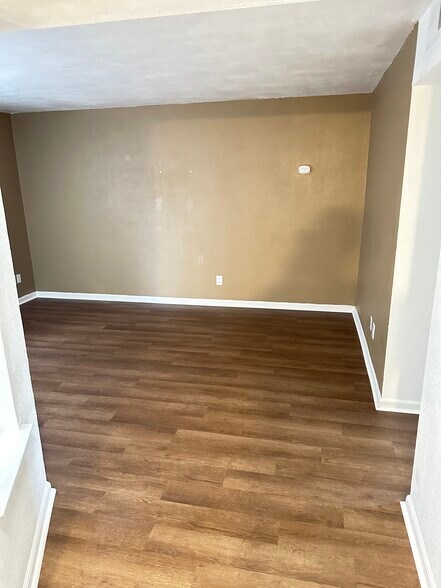 Building Photo - 112 Luna Grande Cir