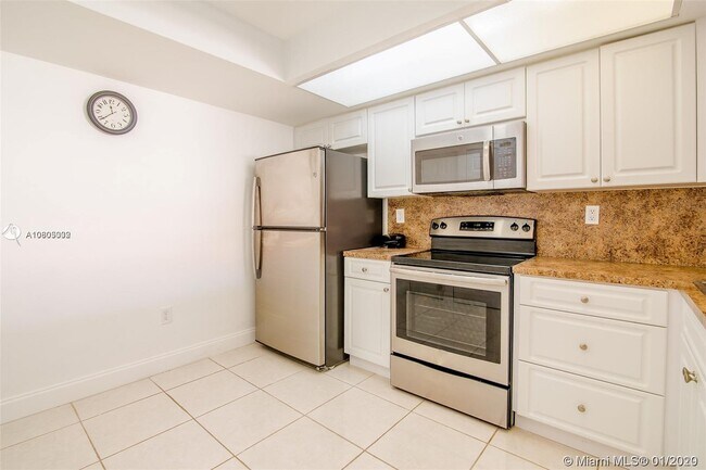 Building Photo - 9030 SW 125th Ave