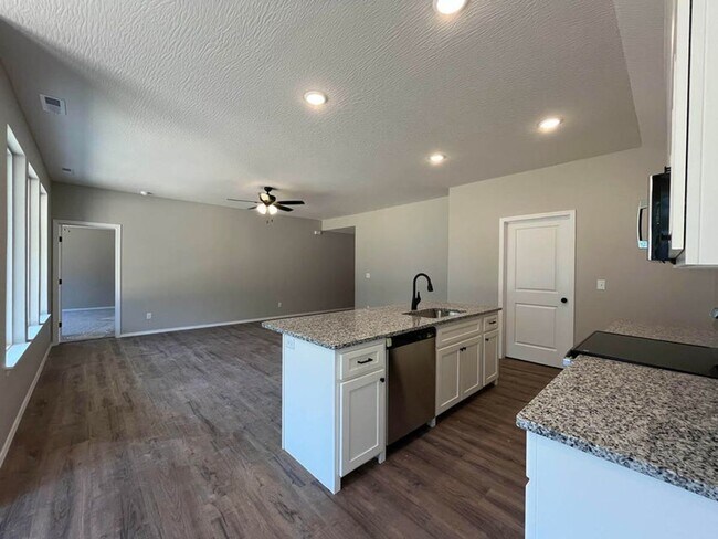 Building Photo - Brand New Home!!