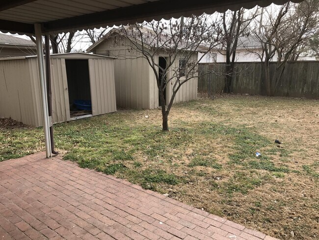 Building Photo - 205 W 34th St