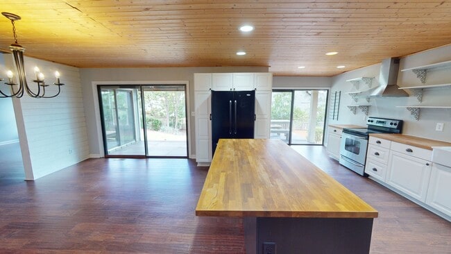 Building Photo - Cottage Style Home in Pinehurst $500 OFF 1...