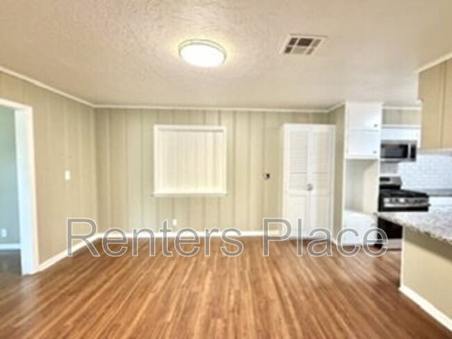 Building Photo - 5501 S Newport Ave