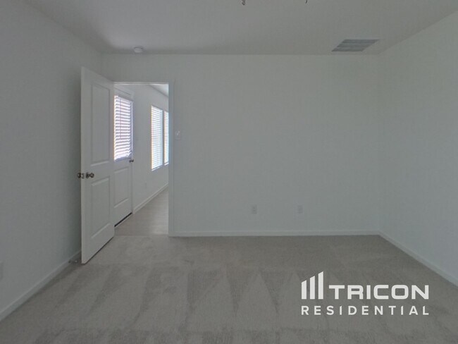 Building Photo - 827 Ginkgo Wy