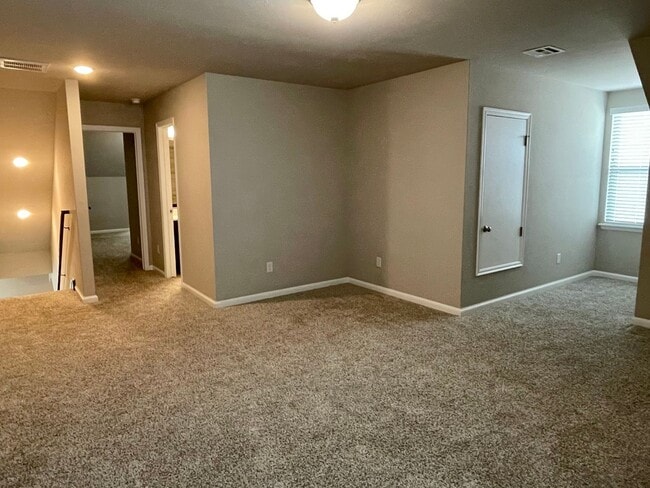 Building Photo - Beautiful 4 bed 3 bath in Deer Creek Schools!